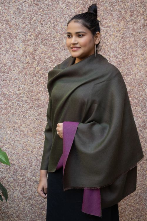 TICH Exclusive Reversible Soft Kashmiri Wool Stole - Deep Pink & Black - Image 6