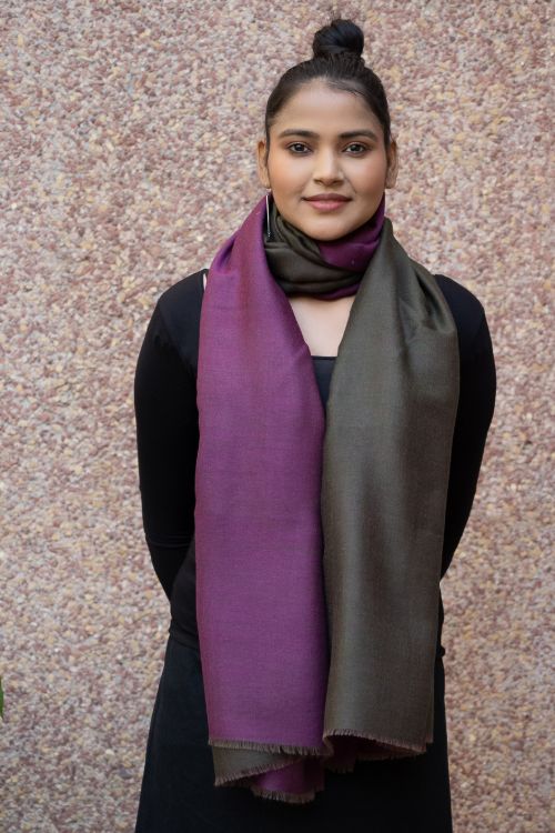 TICH Exclusive Reversible Soft Kashmiri Wool Stole - Deep Pink & Black - Image 9
