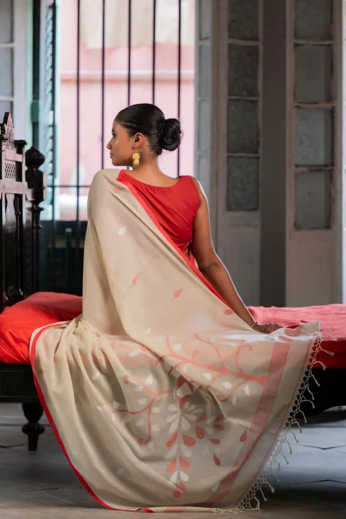 TICH Exclusive Soft Handwoven Bengal Cotton Jamdani Saree - Charuneer - Image 4