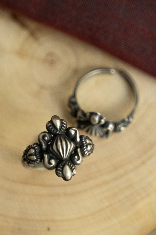 TICH Pure Silver Traditional Maharashtrian Toe Rings - Kavyaang (Set Of 2) - Image 2