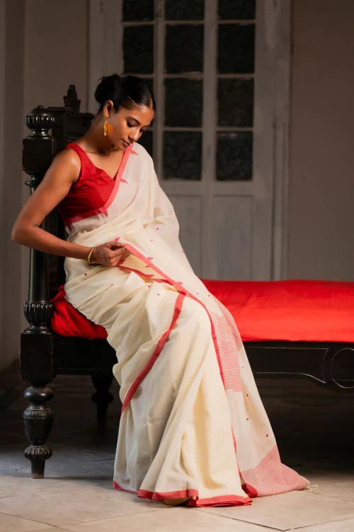 TICH Soft & Light. Handwoven Bengal Cotton Saree - Classic Hues - Image 4