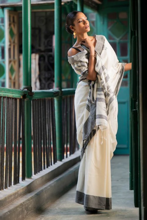 TICH Soft & Light. Handwoven Bengal Cotton Saree - Cream Elegance - Image 10