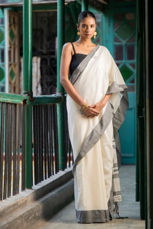 TICH Soft & Light. Handwoven Bengal Cotton Saree - Cream Elegance - Image 12