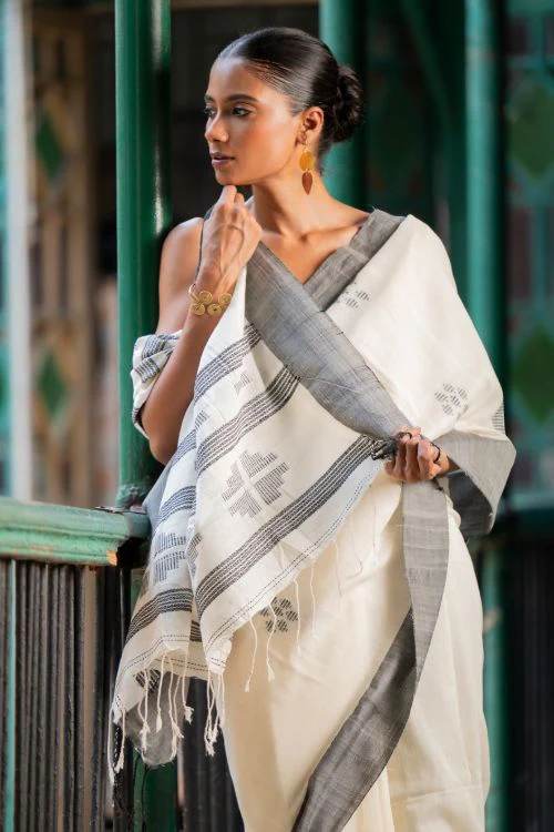 TICH Soft & Light. Handwoven Bengal Cotton Saree - Cream Elegance - Image 3