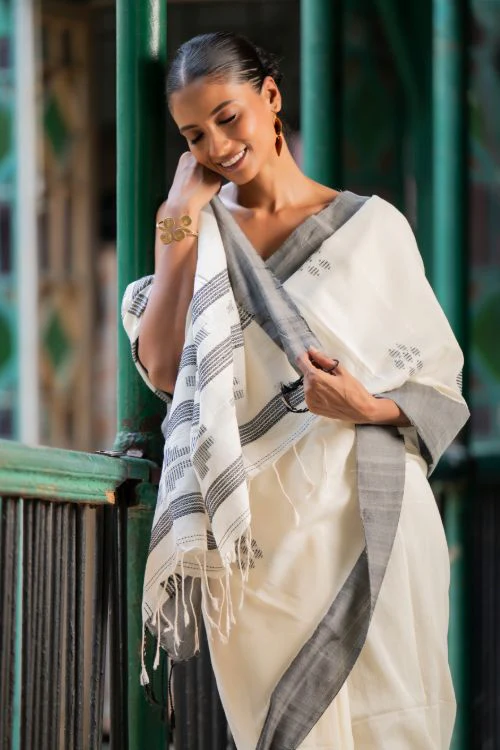 TICH Soft & Light. Handwoven Bengal Cotton Saree - Cream Elegance - Image 4