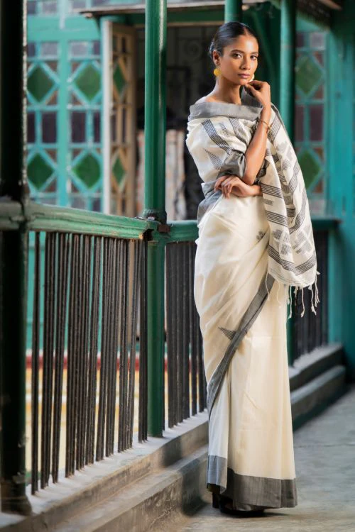 TICH Soft & Light. Handwoven Bengal Cotton Saree - Cream Elegance - Image 8