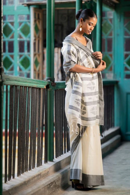 TICH Soft & Light. Handwoven Bengal Cotton Saree - Cream Elegance - Image 9