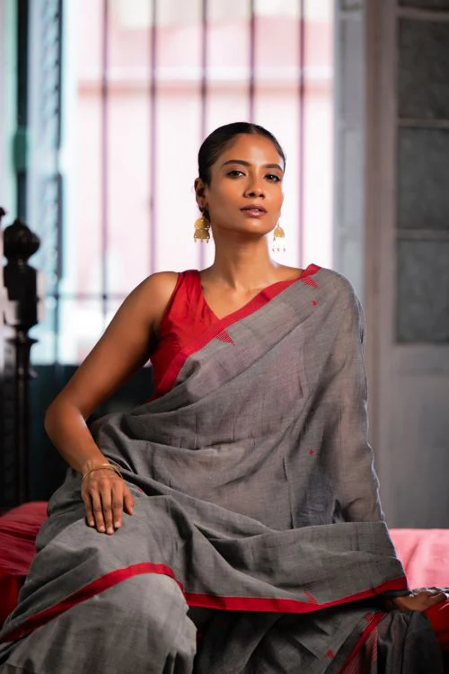 TICH Soft & Light. Handwoven Bengal Cotton Saree - Crimson Touch - Image 7