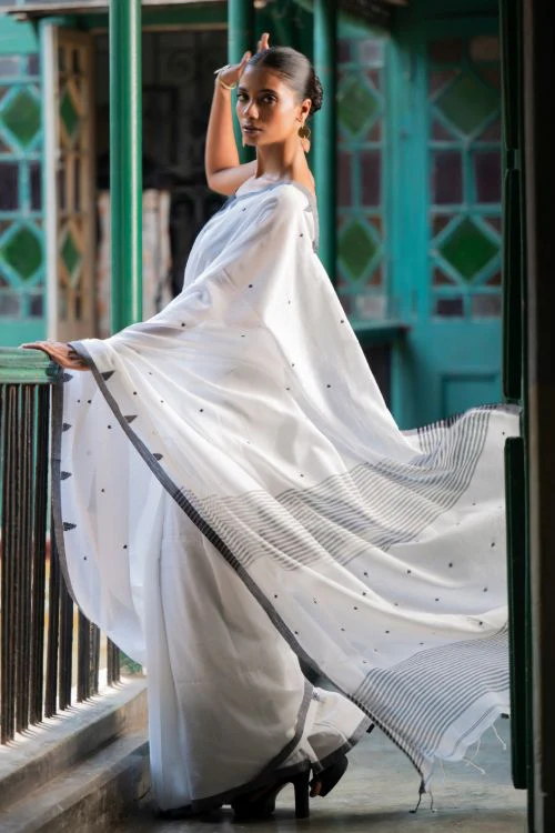 TICH Soft & Light. Handwoven Bengal Cotton Saree - Dhaara - Image 2