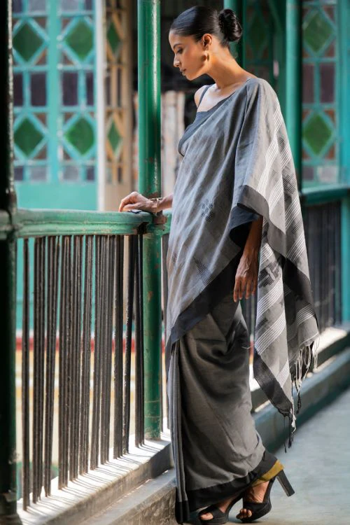 TICH Soft & Light. Handwoven Bengal Cotton Saree - Gentle Slate - Image 4