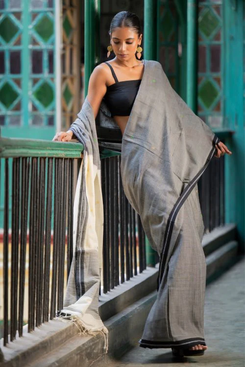 TICH Soft & Light. Handwoven Bengal Cotton Saree - Grey Elegance - Image 3