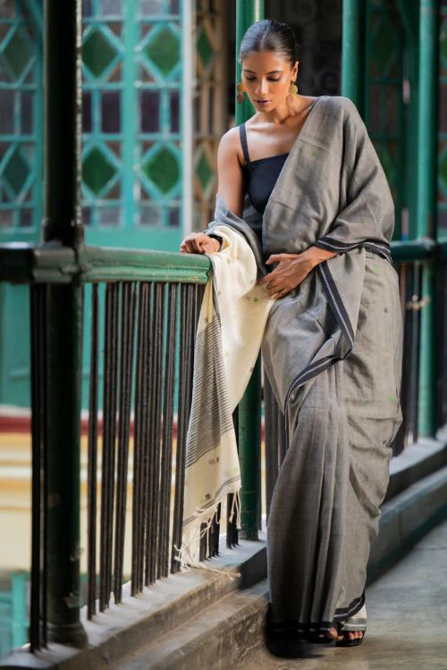 TICH Soft & Light. Handwoven Bengal Cotton Saree - Grey Elegance - Image 4