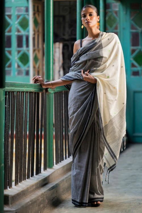 TICH Soft & Light. Handwoven Bengal Cotton Saree - Grey Elegance - Image 7