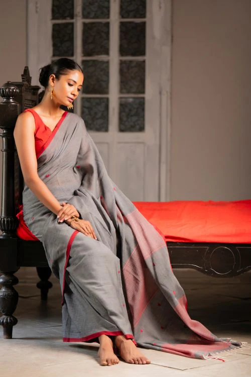 TICH Soft & Light. Handwoven Bengal Cotton Saree - Hearts - Image 4