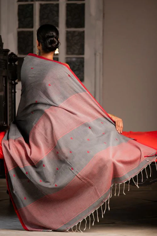 TICH Soft & Light. Handwoven Bengal Cotton Saree - Hearts - Image 7