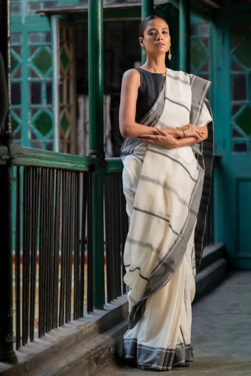 TICH Soft & Light Handwoven Bengal Cotton Saree - Monochrome Moods - Image 4