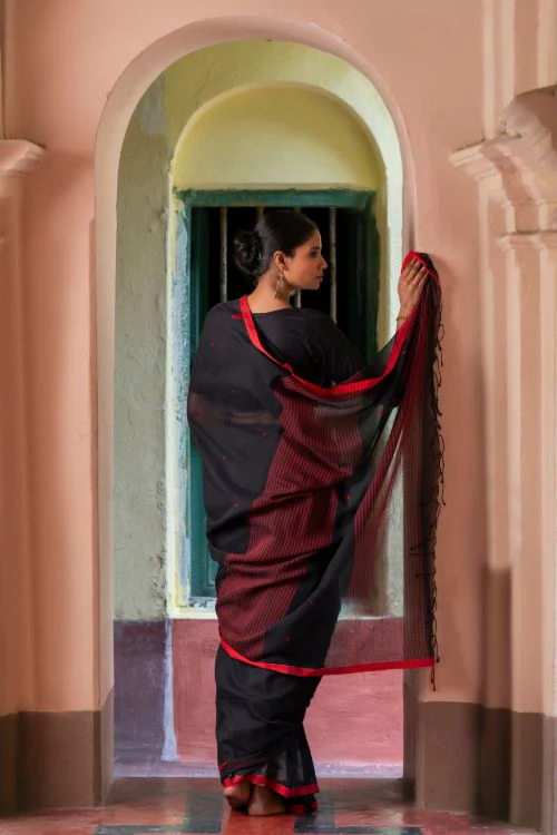 TICH Soft & Light. Handwoven Bengal Cotton Saree - Nishir Bindu - Image 4