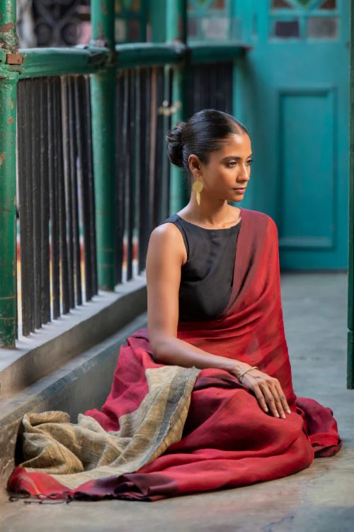TICH Stunning Elegance. Handwoven Bengal Linen Saree - Scarlet Drape - Image 3