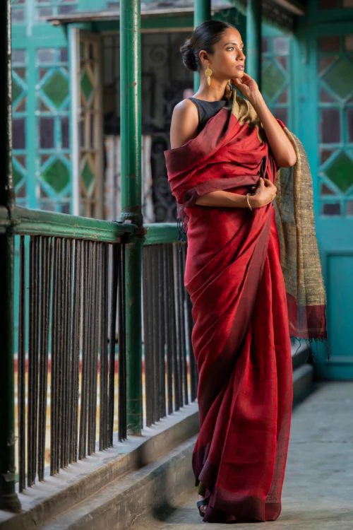 TICH Stunning Elegance. Handwoven Bengal Linen Saree - Scarlet Drape - Image 4