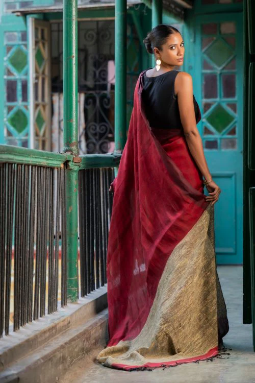 TICH Stunning Elegance. Handwoven Bengal Linen Saree - Scarlet Drape - Image 6
