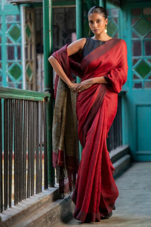 TICH Stunning Elegance. Handwoven Bengal Linen Saree - Scarlet Drape - Image 8