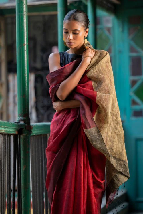 TICH Stunning Elegance. Handwoven Bengal Linen Saree - Scarlet Drape - Image 9