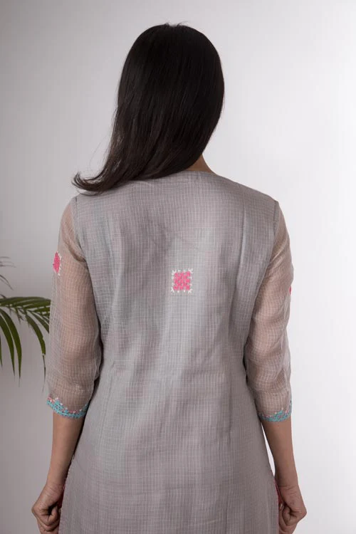 Urmul 'Adira' Hand Embroidered Grey kurta. 2pc set (kurta and dupatta) - Image 6