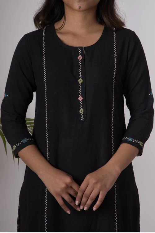 Urmul 'Banjara' Hand Embroidered Cotton Kurta Pant Set (2Piece Set) kurta and pant - Image 3