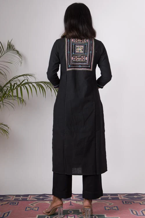 Urmul 'Banjara' Hand Embroidered Cotton Kurta Pant Set (2Piece Set) kurta and pant - Image 4