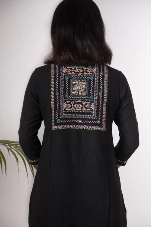 Urmul 'Banjara' Hand Embroidered Cotton Kurta Pant Set (2Piece Set) kurta and pant - Image 5
