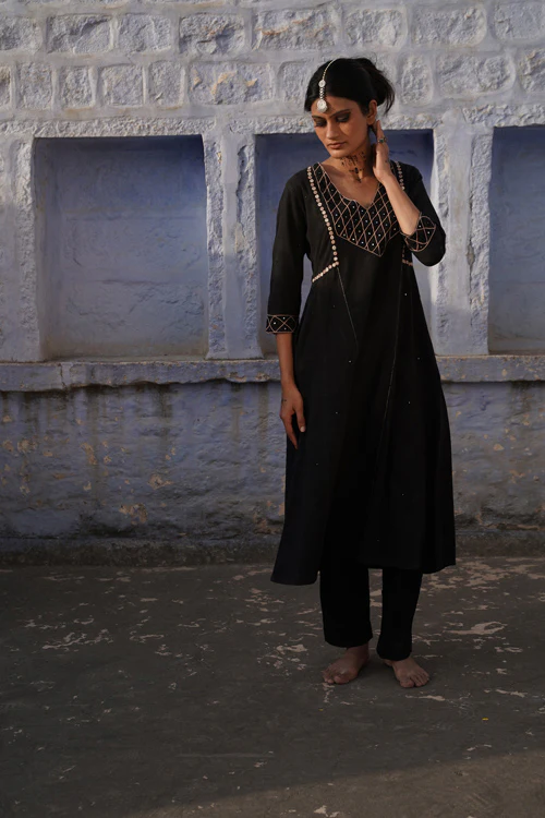Urmul 'Barkhar'  Handloom Kurti set (Kurti,Pant) - Image 3