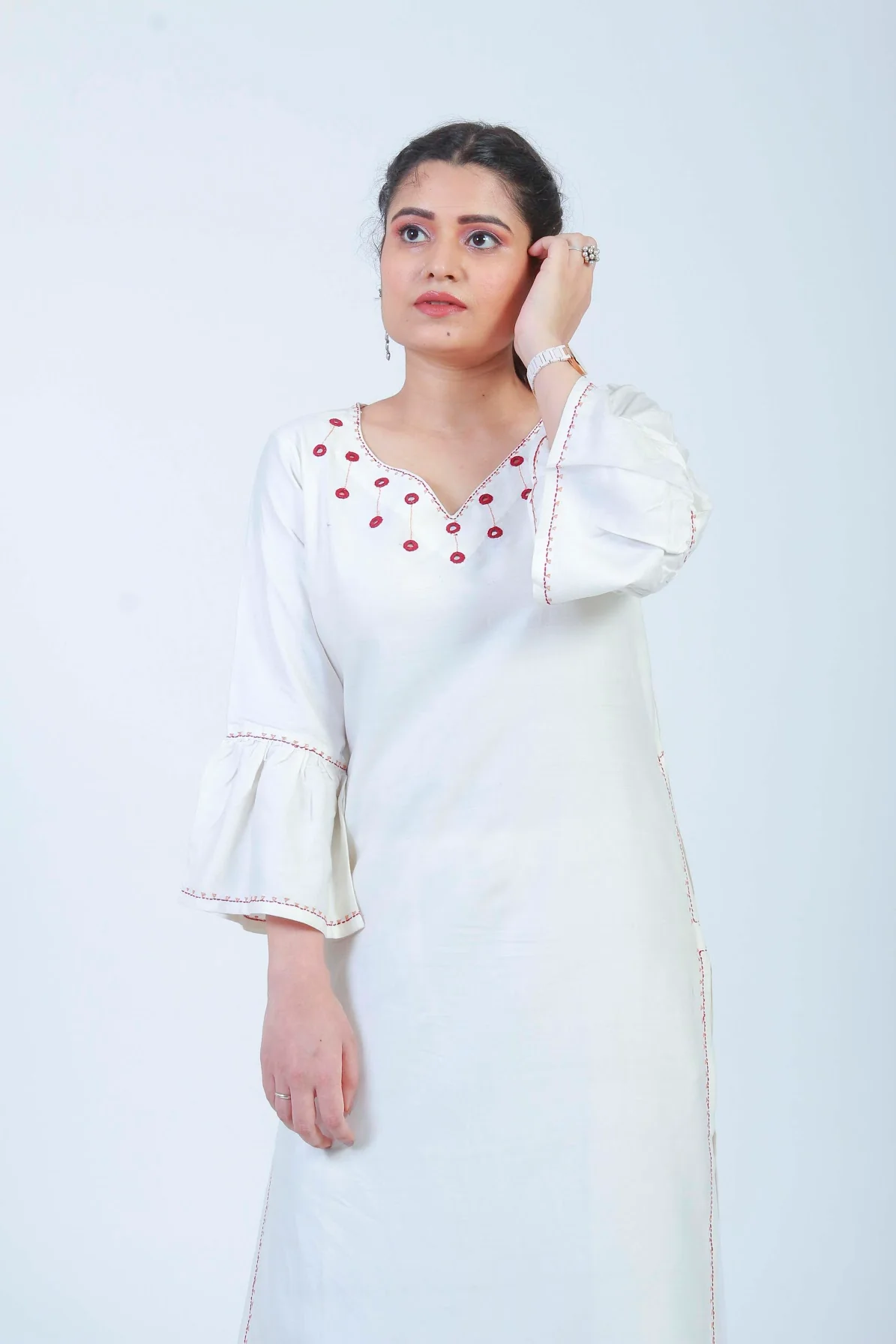 Urmul 'Bella' Hand Embroidered white cotton silk kurta - Image 2