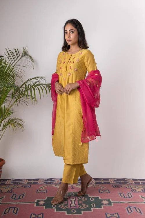 Urmul 'Champa'Hand Embroidered Ochre chanderi kurta . 2pc set (kurta and dupatta) - Image 3