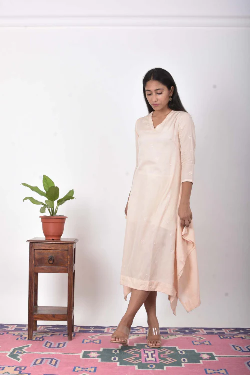 Urmul "Chandani" hand embroidered Chanderi kurta. - Image 2