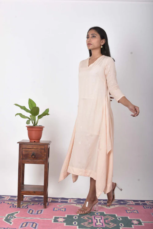 Urmul "Chandani" hand embroidered Chanderi kurta. - Image 4