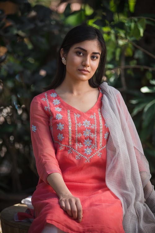 Urmul 'Charu' Hand Embroidered pink kotta doriya kurta . 2pc set (kurta and dupatta) - Image 4
