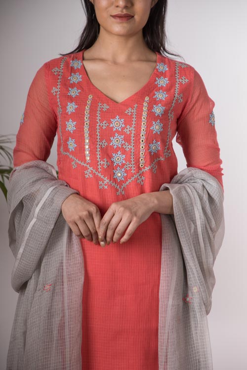 Urmul 'Charu' Hand Embroidered pink kotta doriya kurta . 2pc set (kurta and dupatta) - Image 5