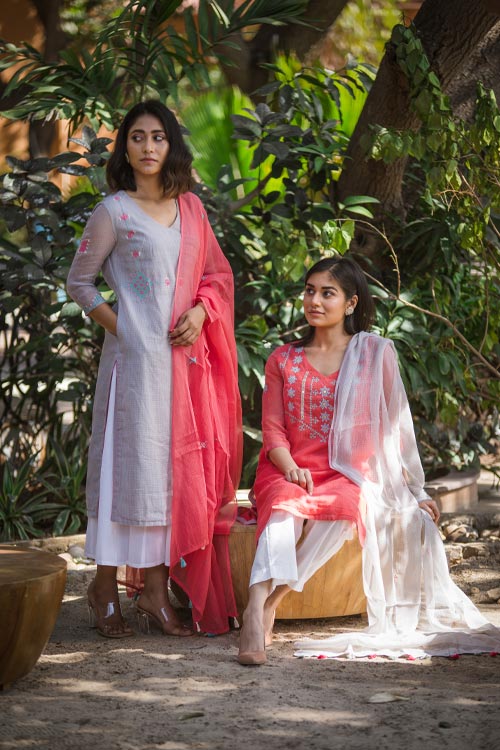 Urmul 'Charu' Hand Embroidered pink kotta doriya kurta . 2pc set (kurta and dupatta) - Image 7