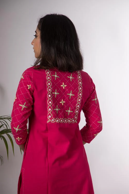 Urmul 'Dholamaru' Hand Embroidered Cotton Kurta Pant Set (2Piece Set) - Image 4