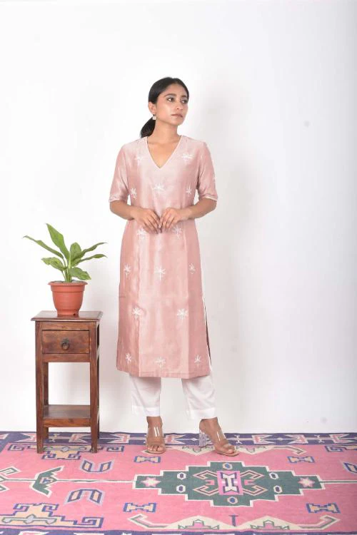 Urmul 'diti' Hand Embroidered soft peach cotton chanderi kurta - Image 3