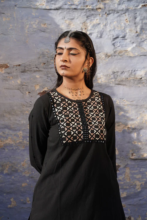 Urmul 'Faiz' Handloom Kurti set (Kurti,Pant ) - Image 3