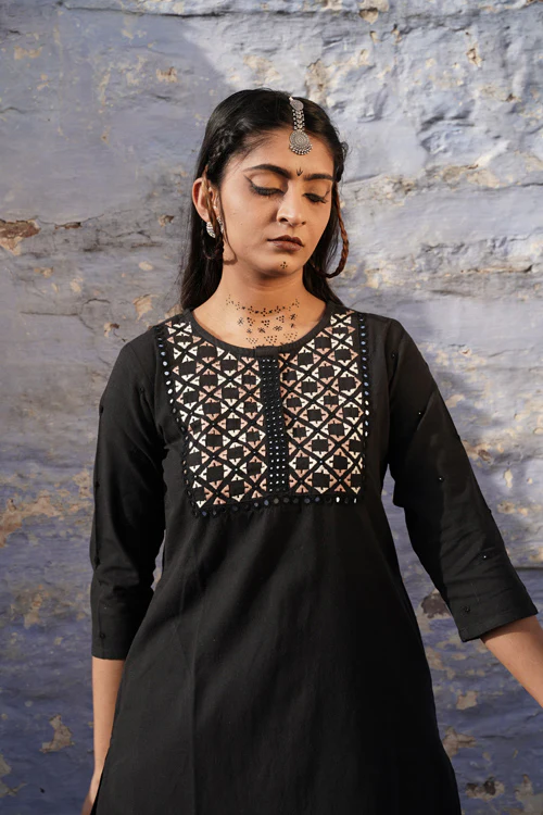 Urmul 'Faiz' Handloom Kurti set (Kurti,Pant ) - Image 4