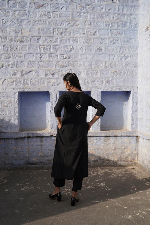 Urmul 'Faiz' Handloom Kurti set (Kurti,Pant ) - Image 5