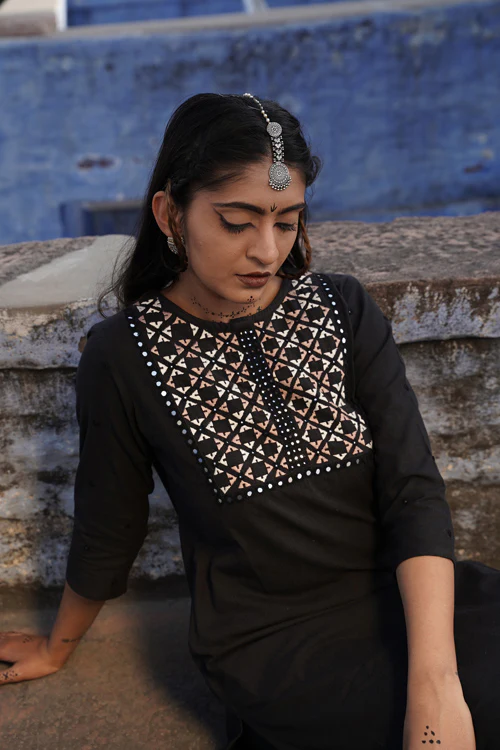 Urmul 'Faiz' Handloom Kurti set (Kurti,Pant ) - Image 7