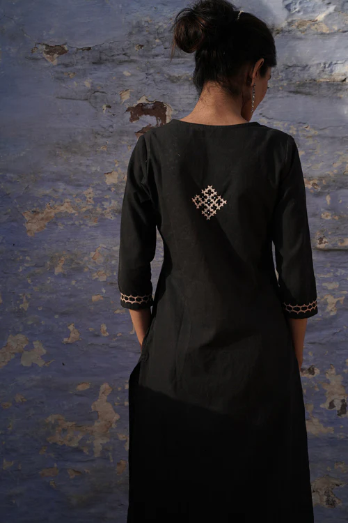 Urmul 'FAQAT' Handloom Kurti set (Kurti,Pant ) - Image 3