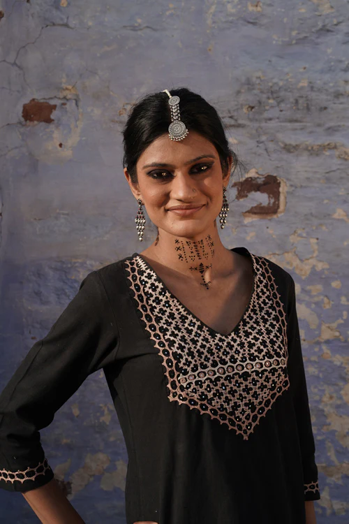 Urmul 'FAQAT' Handloom Kurti set (Kurti,Pant ) - Image 4