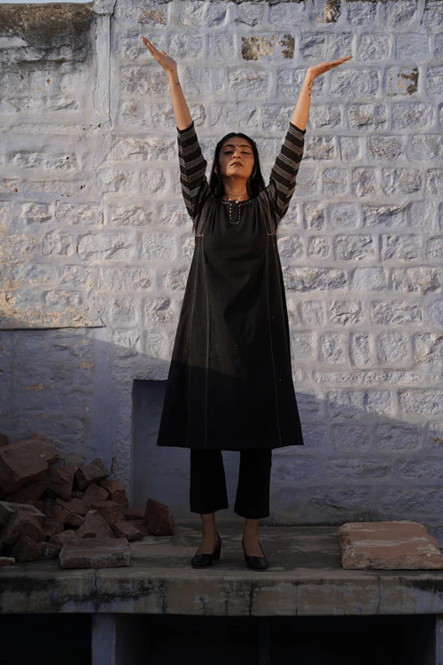 Urmul 'FASANA' Handloom Kurti set (Kurti,Pant ) - Image 6