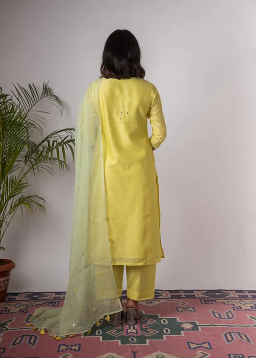 Urmul 'Lily' Hand Embroidered lemon green Chanderi kurta. 2pc set (kurta and dupatta) - Image 3