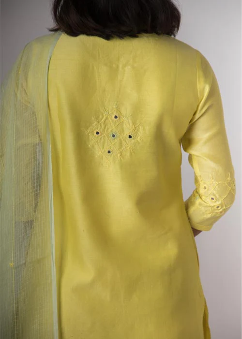 Urmul 'Lily' Hand Embroidered lemon green Chanderi kurta. 2pc set (kurta and dupatta) - Image 4