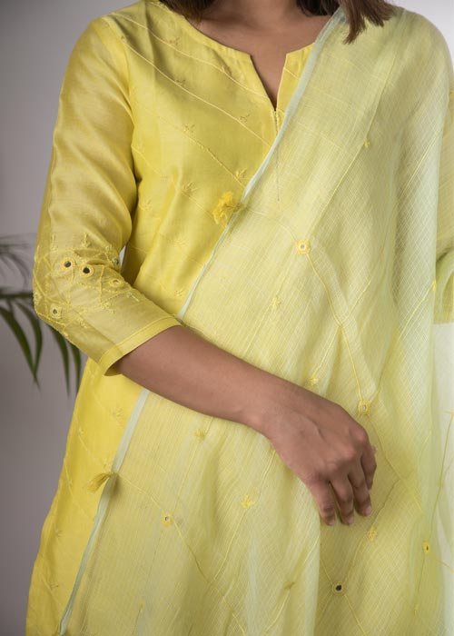 Urmul 'Lily' Hand Embroidered lemon green Chanderi kurta. 2pc set (kurta and dupatta) - Image 5